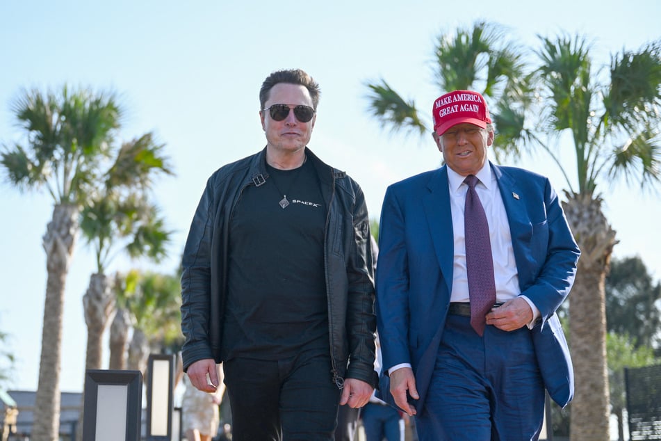 Donald Trump (r.) weighed in Saturday in a bitter debate dividing his traditional supporters and tech barrons like Elon Musk (l.), saying that he backs a special visa program that helps highly skilled workers enter the country.