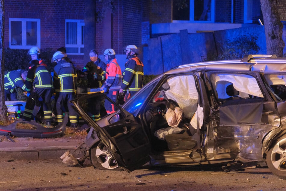 Horror-Crash in Hamburg: Zweijähriger erliegt seinen Verletzungen