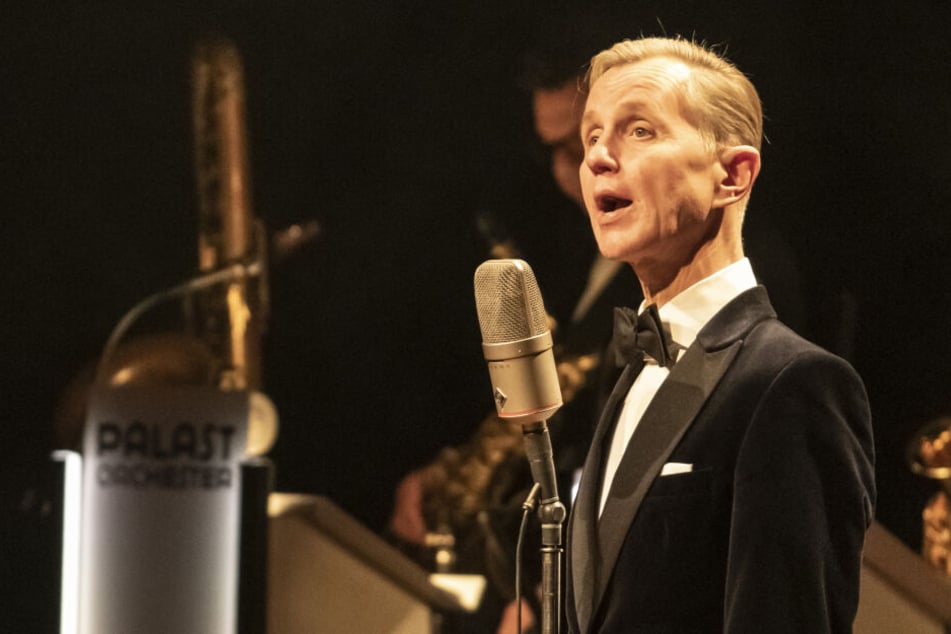 Riverboat: MDR-"Riverboat": Als Max Raabe an die Litfaßsäule reiherte