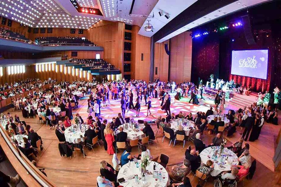 Rund 800 Gäste verfolgten die Tanzgala in der Chemnitzer Stadthalle.