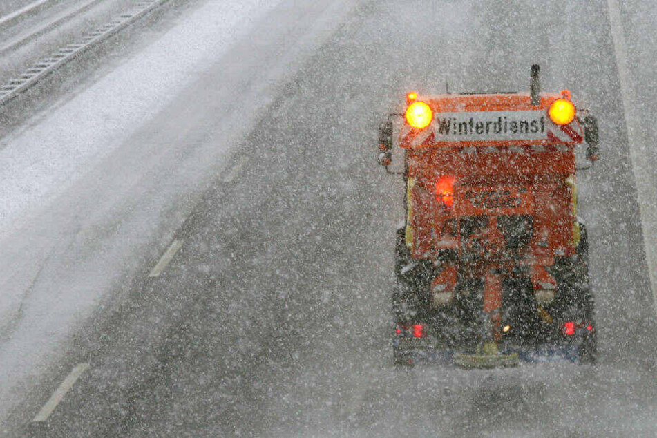 16.200 Kilometer Autobahnen, Bundes-, Landes- und Kreisstraße müssen jetzt in Hessen frei von Eis und Schnee gehalten werden.