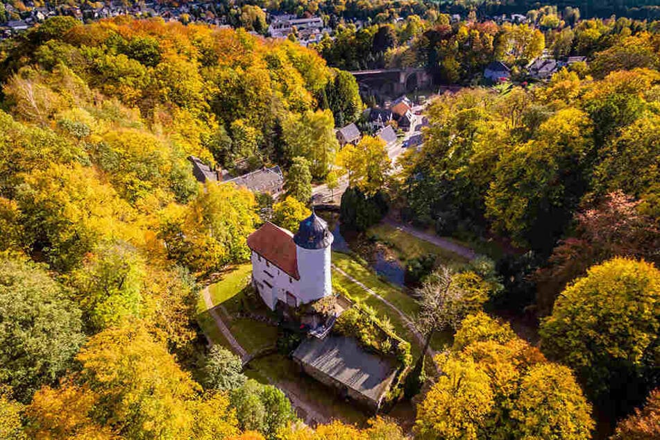 Die markante Burg Rabenstein erkennt man auch aus der Luft.