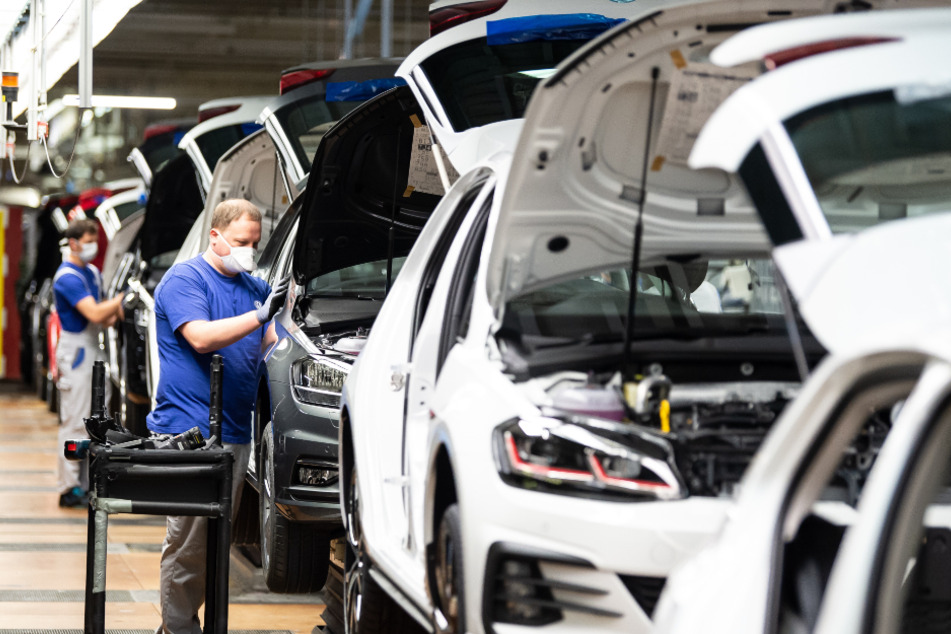 Auch nicht mit Maske: Volkswagen lässt die Produktion in seinem US-Werk in Tennessee vorerst doch weiter ruhen (Symbolbild).