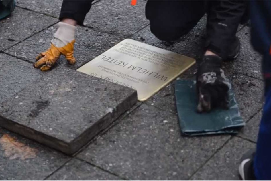 Dieser Stolperstein erinnert an Wilhelm Keitel, dem Chef des Oberkommandos der Wehrmacht und Unterzeichner der Kapitulation des Deutschen Reichs am 8. Mai 1945.