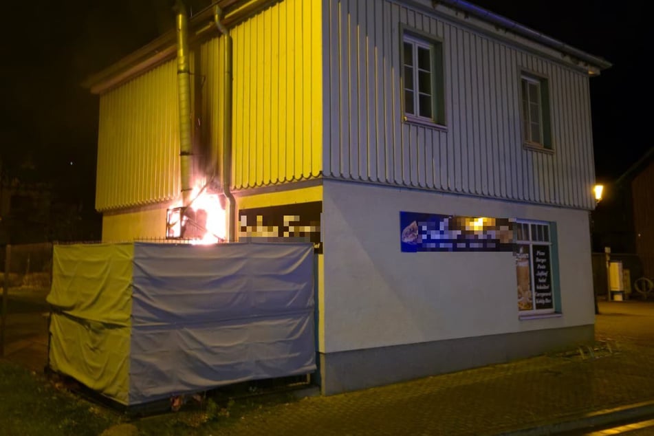 In Wernigerode zündete jemand am Montag einen Döner-Imbiss an.