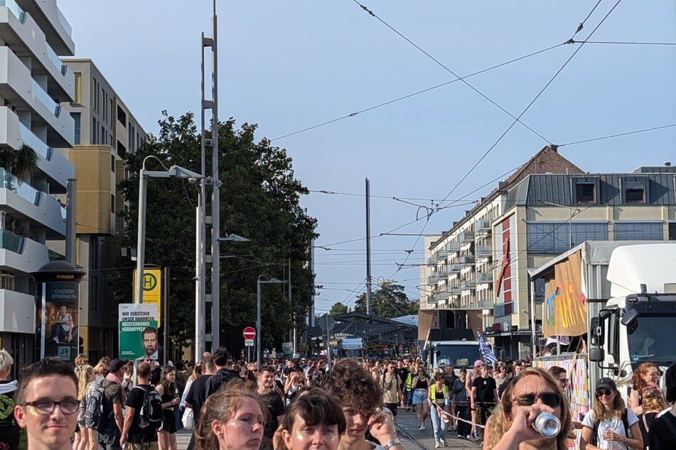 Die "Tolerade"-Demo zog über die Wallstraße in Richtung Centrum-Galerie.