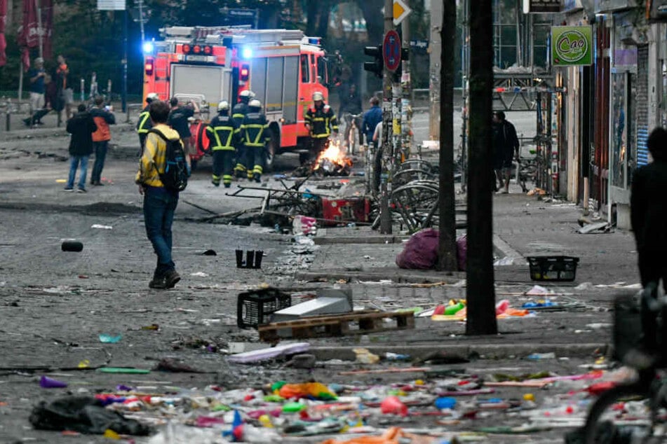 Zahlreiche Brände musste die Feuerwehr auch bei den G20-Ausschreitungen löschen.