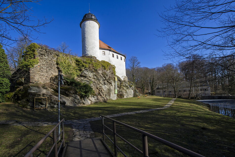 Bei einer Führung kann man Sagen und Legenden rund um Burg Rabenstein auf den Grund gehen.