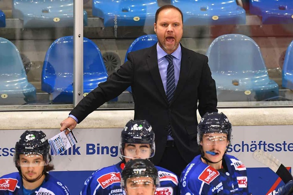 Eislöwen-Coach Bradley Gratton glaubt an einen Sieg in Bietigheim.