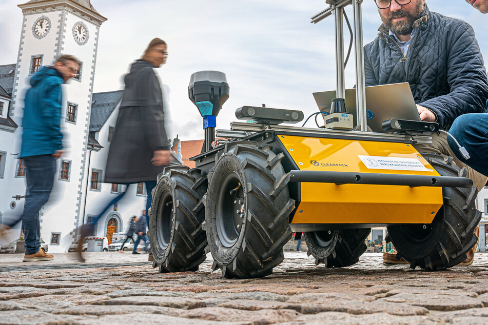 Dieser Roboter liefert bald Pakete aus: Sachsen erforscht Post der Zukunft