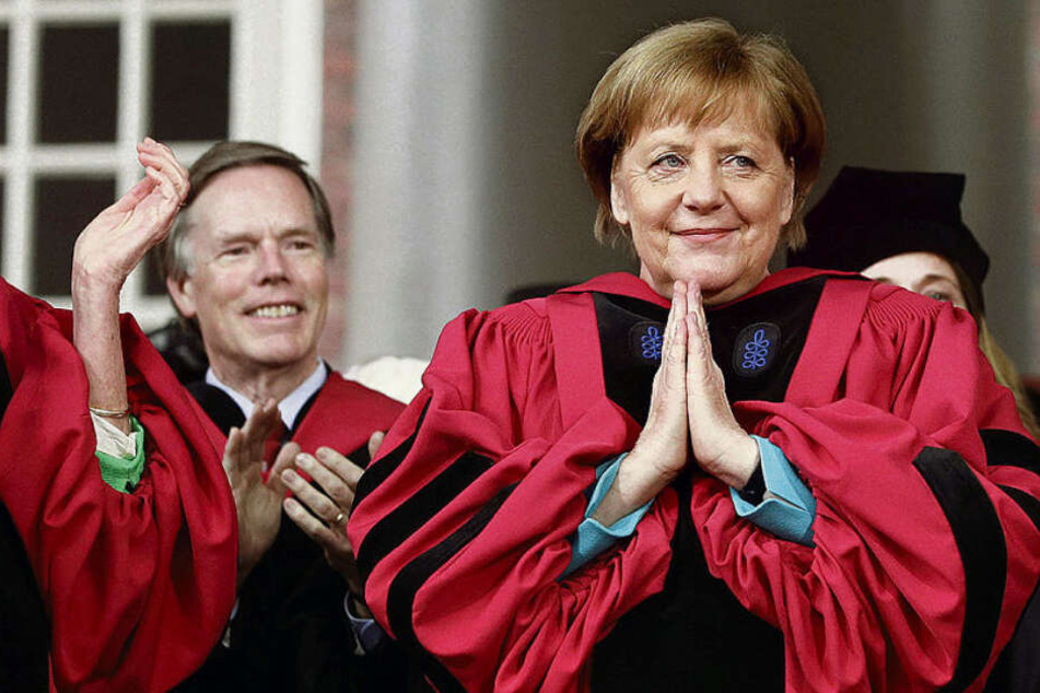 Angela Merkel bekommt in Leipzig ihren 17. Ehrendoktor-Hut