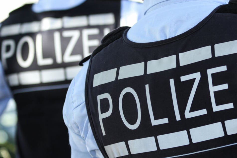 Die Polizei nahm den Tatverdächtigen in der Unterkunft fest. (Symbolbild)