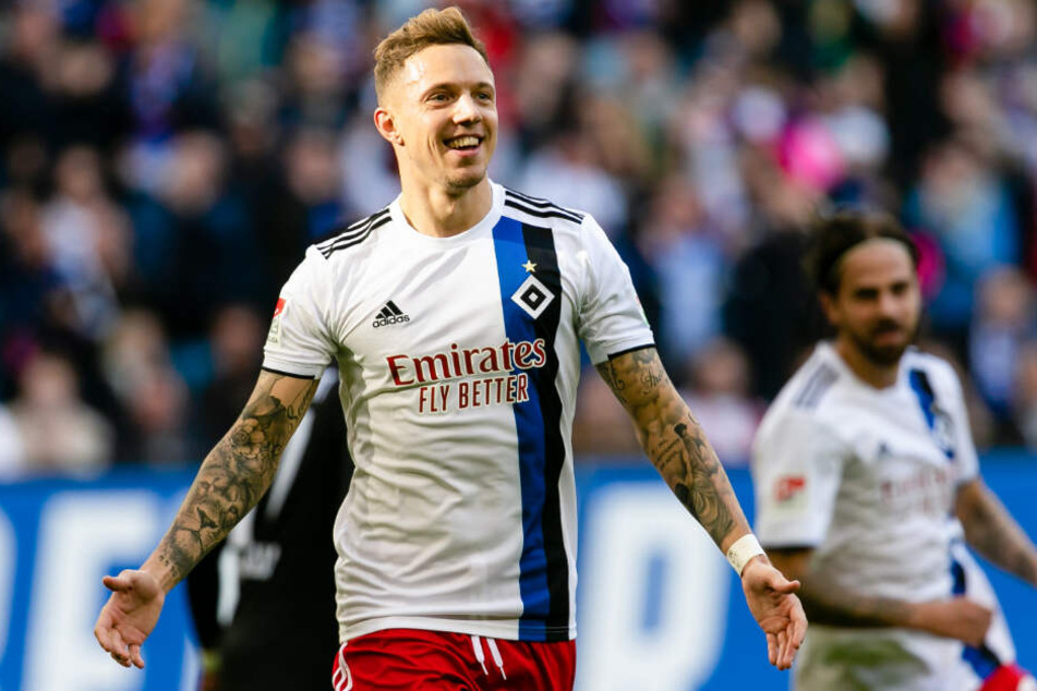 HSV-Doppeltorschütze Sonny Kittel jubelt über seine Tore.