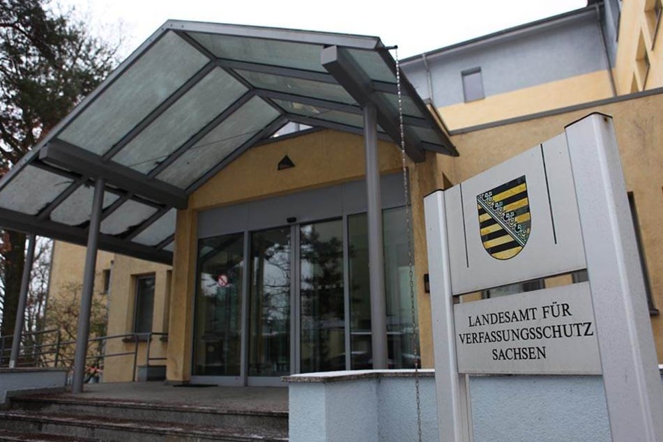 Der sächsische Verfassungsschutz soll bleiben, aber besser und transparenter kontrolliert werden, so die Kommission.
