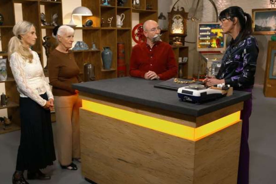 Bares für Rares: Uschi hofft bei "Bares für Rares" auf 8000 Euro: Was dann passiert, übertrifft alle Erwartungen