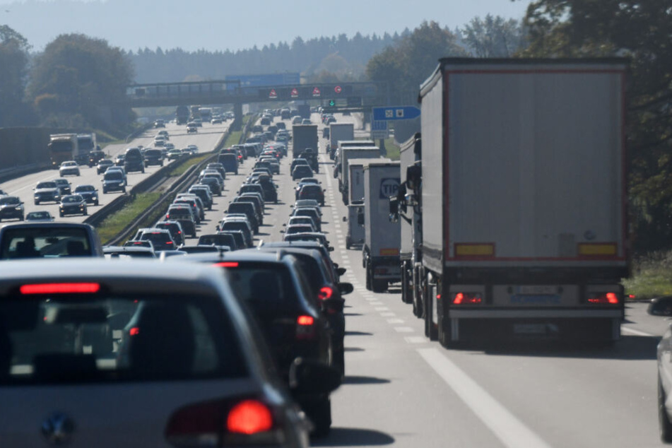 Auf den deutschen Autobahnen könnte es heute voll werden. (Symbolbild)