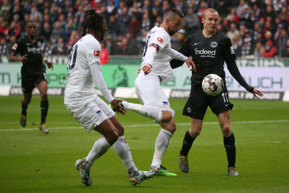 Vedad Ibisevic konnte in 60 Minuten für einige gefährliche Abschlüsse sorgen. Für den Bosnier kam Davie Selke in die Partei, der jedoch blass blieb.
