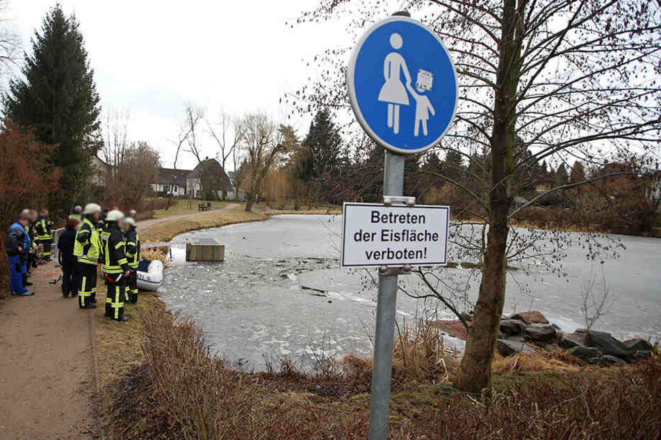 Schilder waren vor dem Betreten der Eisfläche.