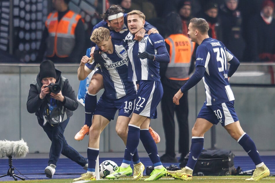 Marten Winkler (23, 3.v.l) ist der Mann für wichtige Tore bei den Berlinern.