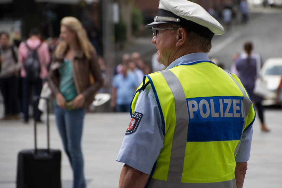 Die Polizei hat einen Betrunkenen festgenommen, der einen Mann in Köln mit einer Axt schwer verletzt hat. (Symbolbild)