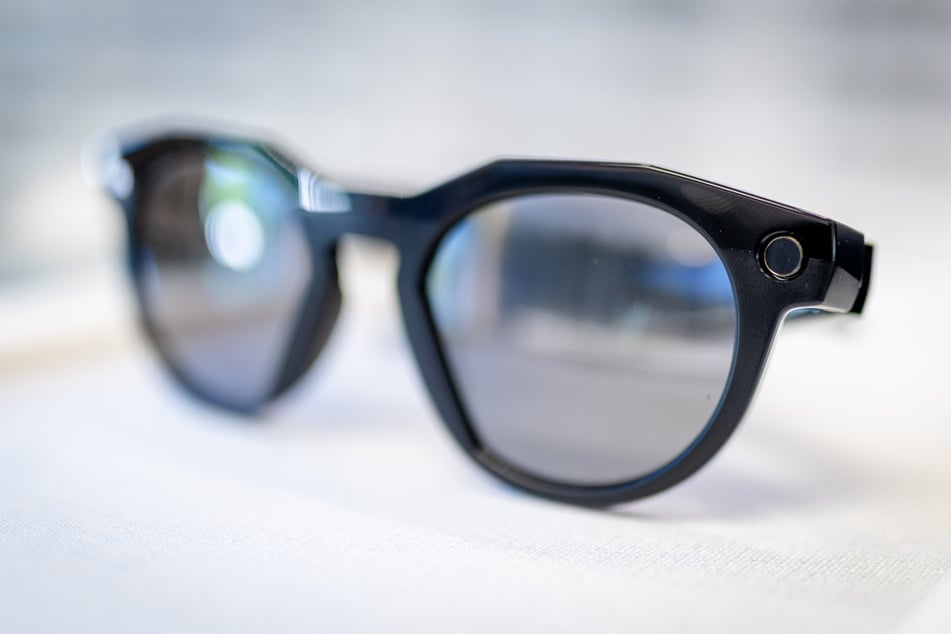 Das Filmen ohne Einwilligung, etwa mit einer Smart Glasses, kann sowohl straf- als auch zivilrechtliche Folgen haben. (Symbolbild)