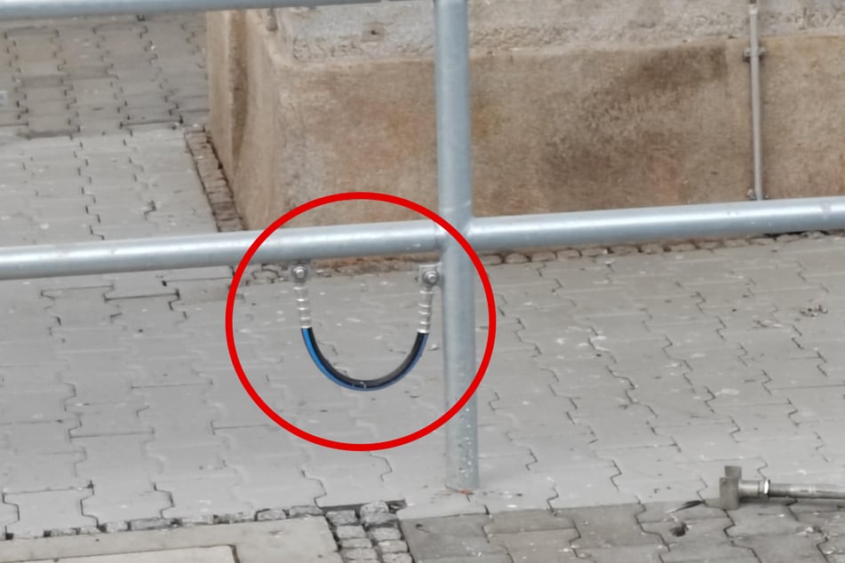 Na hlavním nádraží ve Frankfurtu objevil uživatel Redditu tajemný kabel, jehož účel si nedokázal vysvětlit.