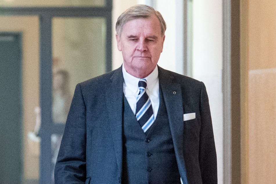 Blocks Ex-Anwalt Otmar Kury (70) blieb nur wenige Minuten im Zeugenstand.