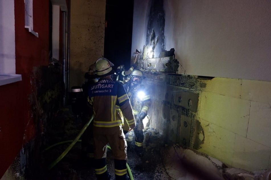 Die Feuerwehr musste Teile der Fassaden entfernen.