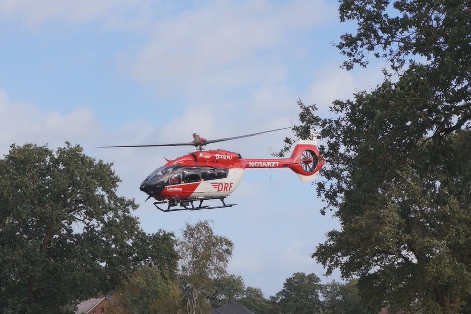 Ein Hubschrauber brachte den Verletzten in ein Krankenhaus.