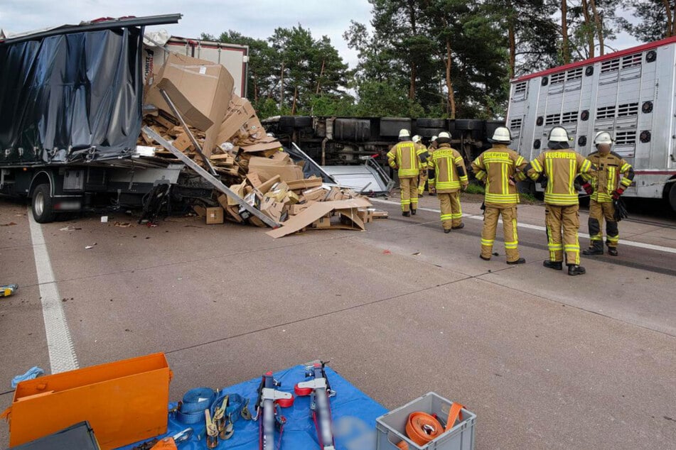 Unfall A1: Doppelter Crash auf der Autobahn: A1 in Richtung Hamburg gesperrt