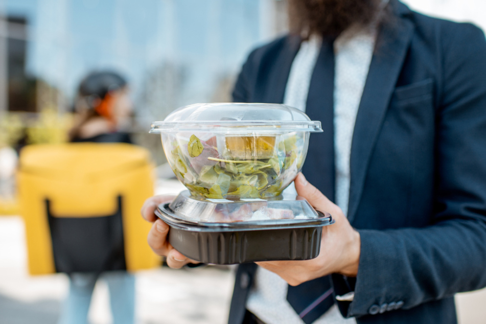 Pizza-Service fürs Büro? Jetzt verboten. Von 11.30 bis 14 Uhr gibt es Mittagessen für die Rathausmitarbeiter nur noch aus der Kantine im Ratskeller.