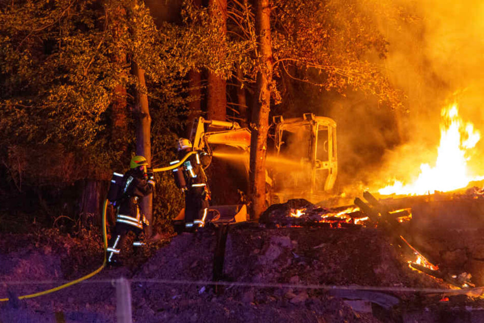 Auch Baumaschinen wurden bei dem Brand vernichtet.