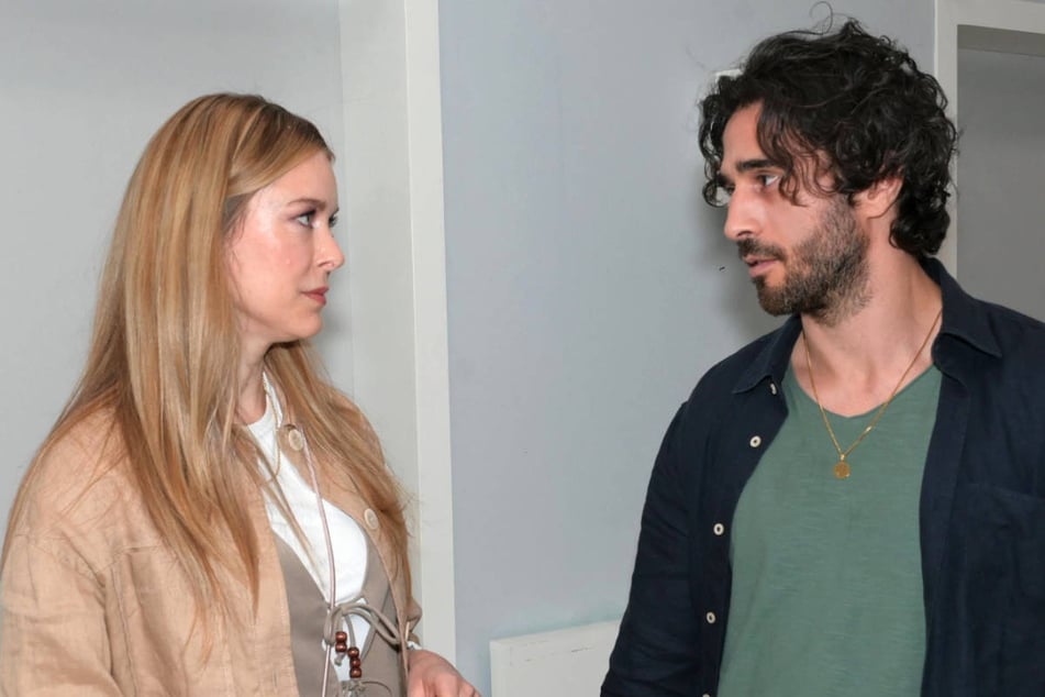 Jessica rät Tobias, Familie und Freunden von seiner Krankheit zu erzählen.