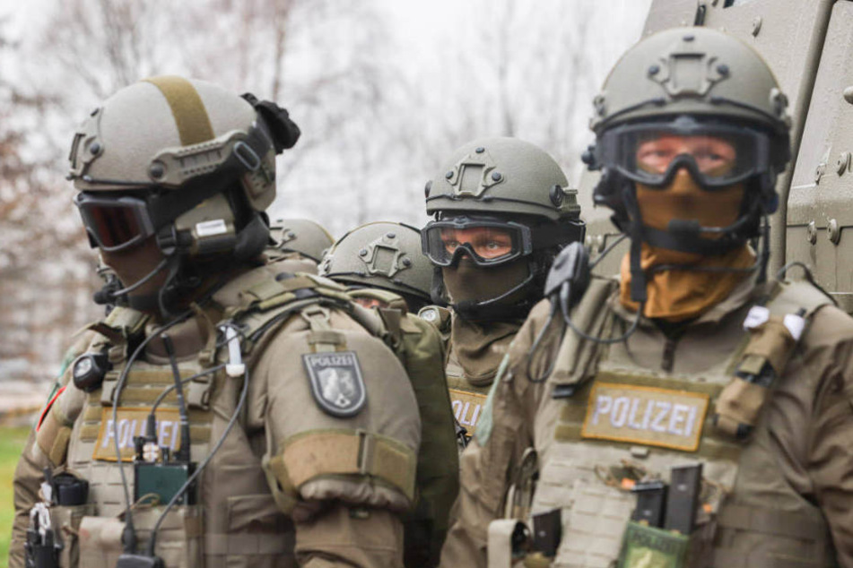 Für die SEKs in Nordrhein-Westfalen steht das Panzerfahrzeug nun auf Abruf bereit.
