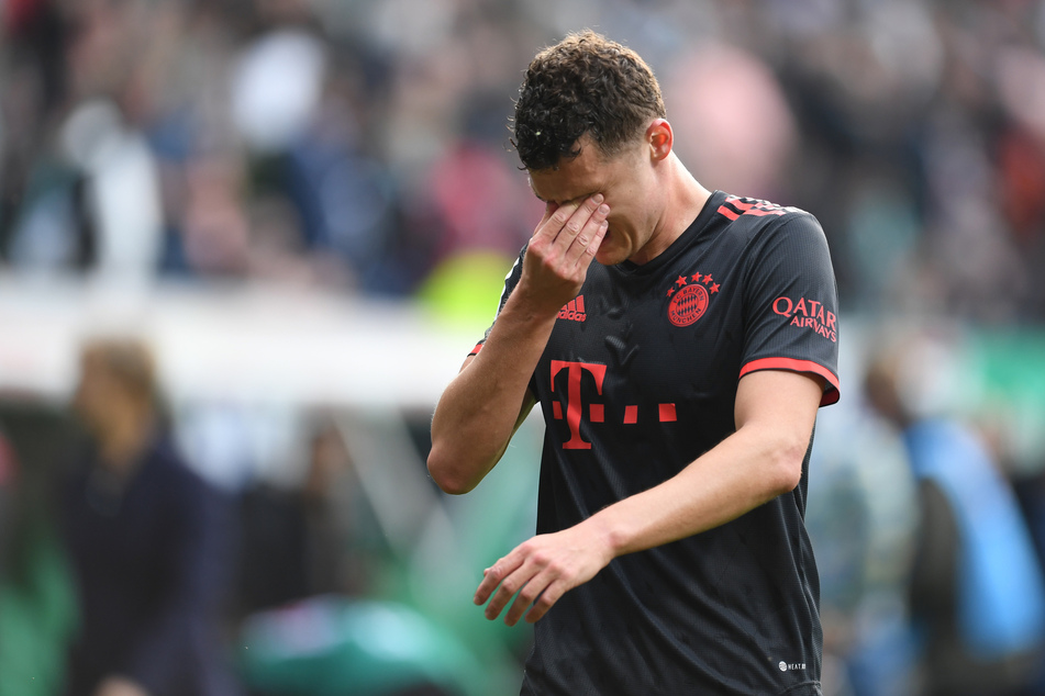 Benjamin Pavard (27) wird beim FC Bayern München wohl nicht mehr vollends glücklich und will weg. Ein Wechsel würde aber Fragen aufwerfen.