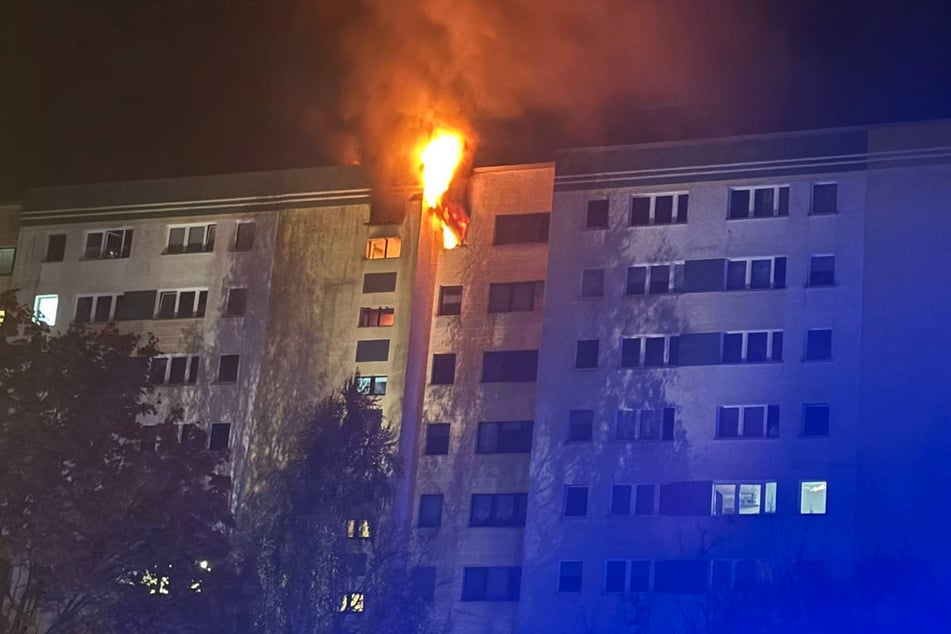 Im Ortsteil Marzahn hat eine Wohnung im 11. Stockwerk gebrannt.