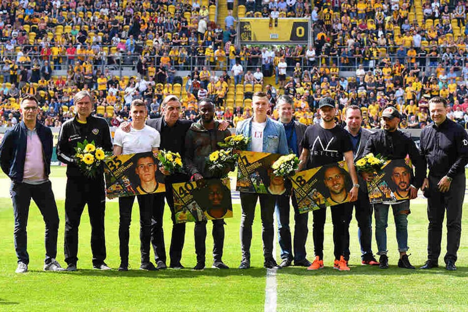 Tag des Abschieds: Marius Hauptmann, Erich Berko, Markus Schubert, Rico Benatelli und Aias Aosman bekamen Blumen. Dario Dumic musste nochmal ran.