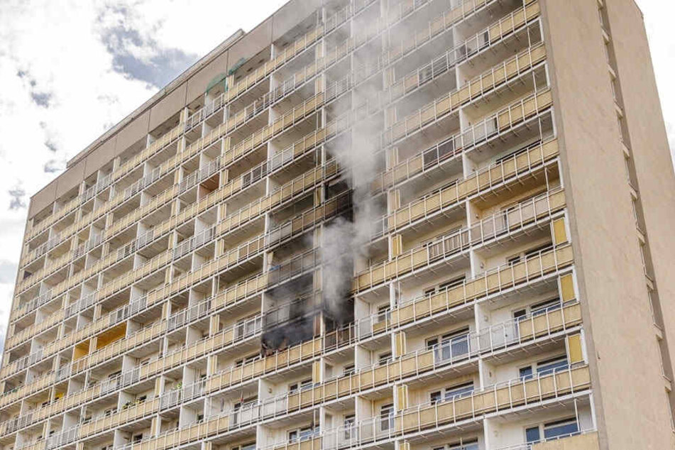 Wohnen im Hochhaus am Pirnaischen Platz ist brandgefährlich! Zuletzt loderten hier im Mai die Flammen.