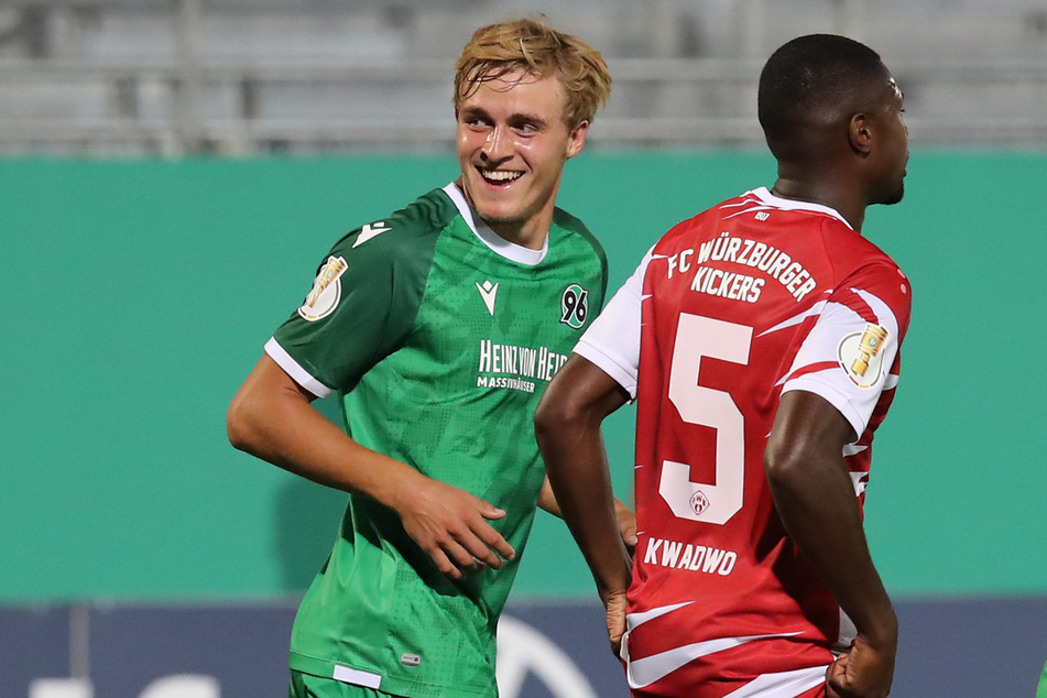Hannover 96 möchte Timo Hübers (24, l) gerne halten, aber der Defensivmann will in der kommenden Saison Bundesliga spielen.