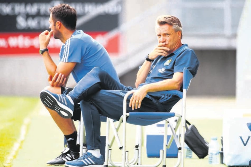 CFC-Trainer Horst Steffen (r.) ist unzufrieden. Sein Team kann und muss sich
steigern!