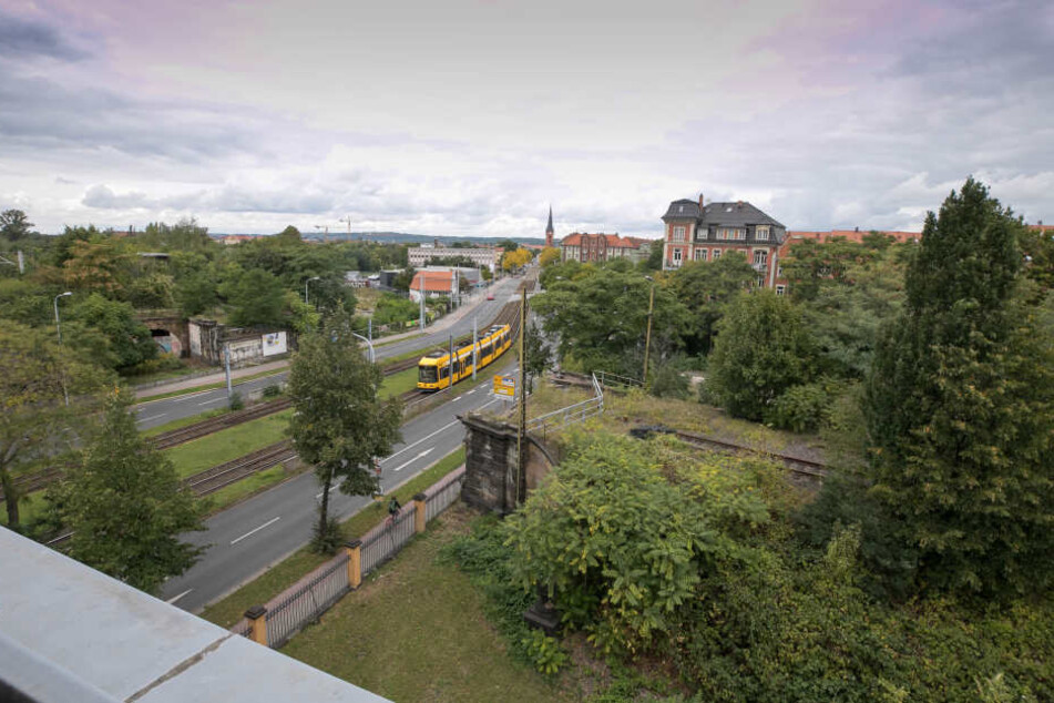 Zwischen
dem Alten
Leipziger
Bahnhof und
dem Neustädter
Bahnhof
befindet
sich ein alter
Gleisbogen.
Das Areal soll
künftig bebaut
werden.