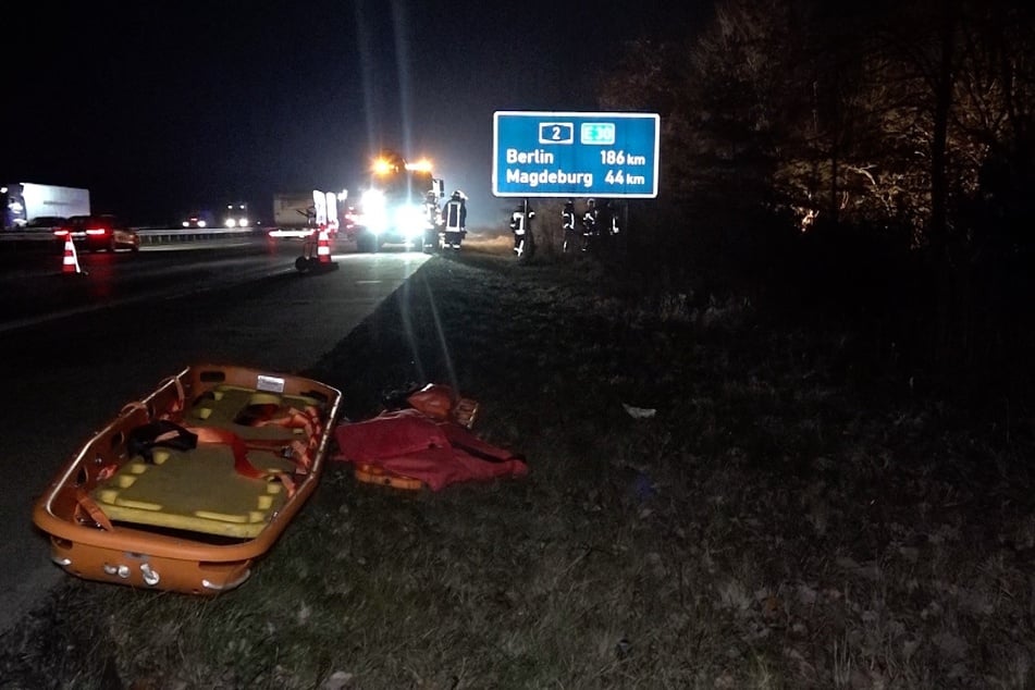 Der Beifahrer der 35-Jährigen musste von der Feuerwehr aus dem Auto befreit werden.