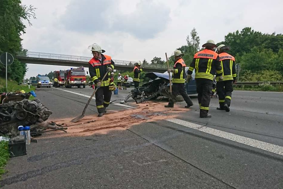 Der Motor wurde aus dem Auto geschleudert.