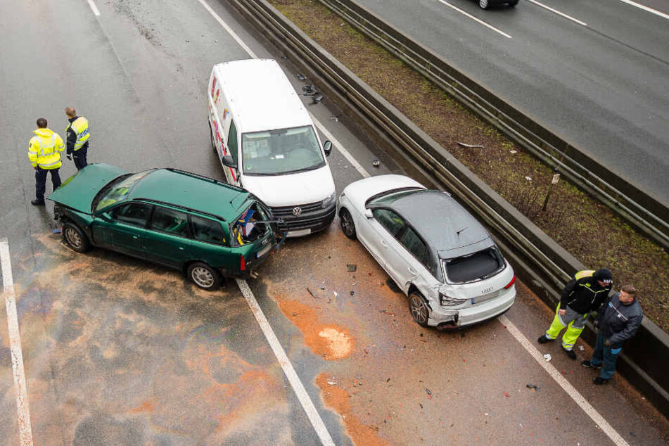 Insgesamt krachten sieben Autos ineinander.