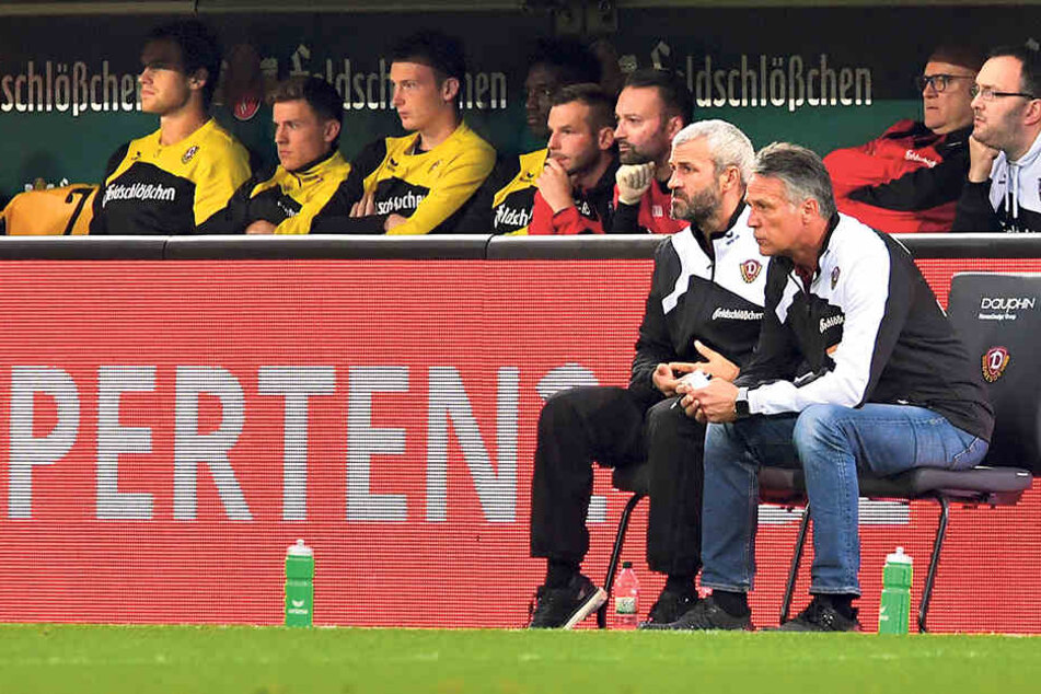 „Da haben wir einen Experten im Tor“, werden sich Coach Uwe Neuhaus (r.) und
sein Co Peter Nemeth hier denken.