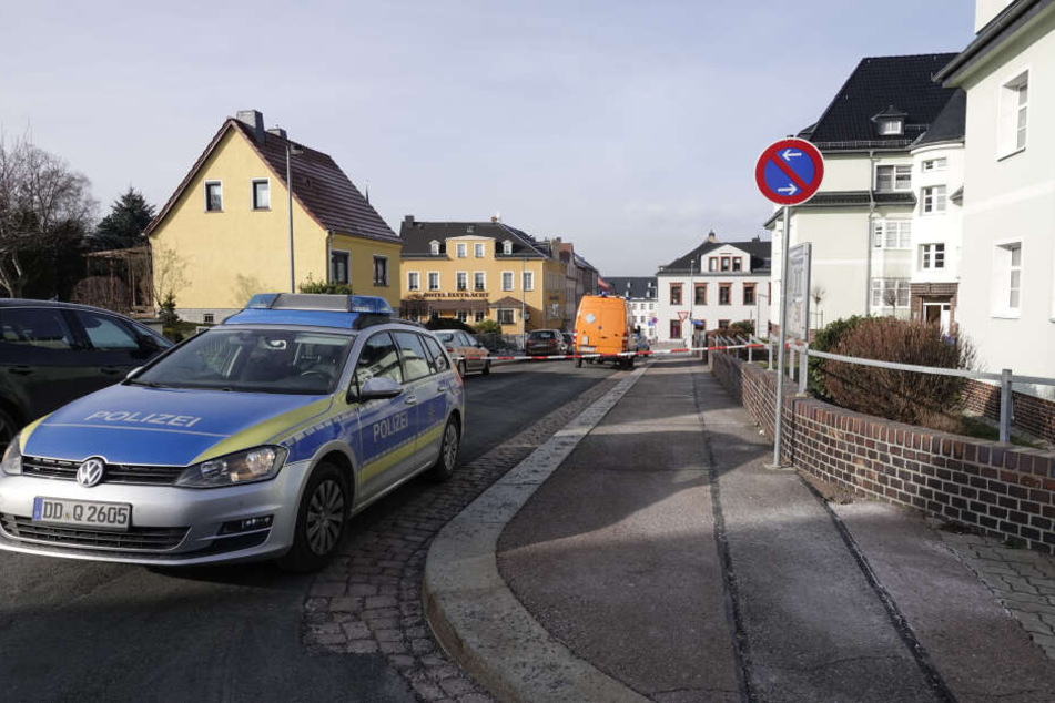 Aus Sicherheitsgründen wurde das Mehrfamilienhaus sowie ein benachbarten Hauses evakuiert.
