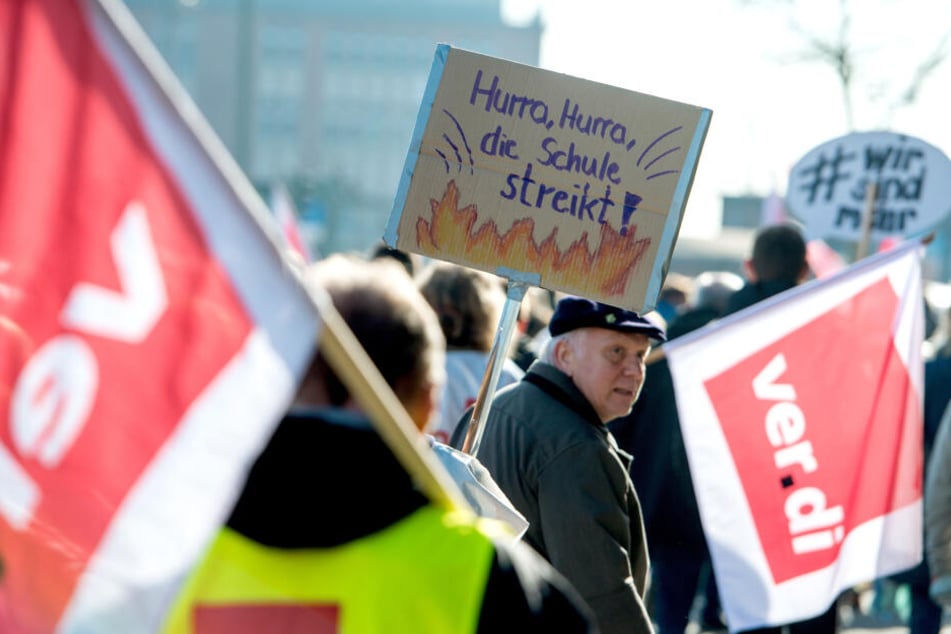 Am Dienstag werden mehr als 8000 Streikende zu einer Kundgebung vor dem Landtag in Düsseldorf erwartet (Symbolbild).