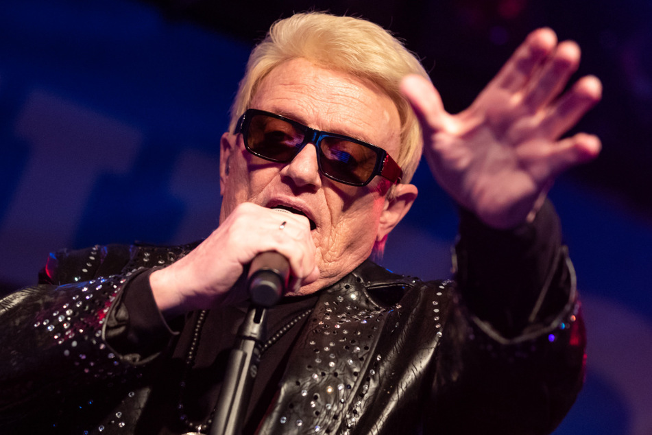 Der Volkssänger Heino tritt am Freitagabend vor Publikum auf, das in Autos sitzen wird.