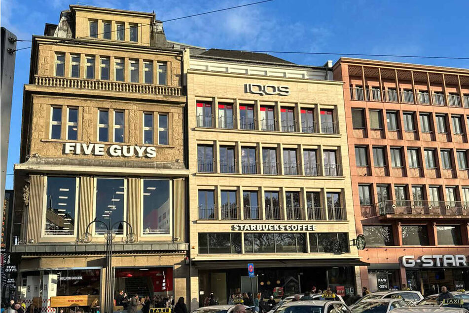 TAG24 hat seit 2018 sein Büro am Kölner Neumarkt – direkt über Starbucks.
