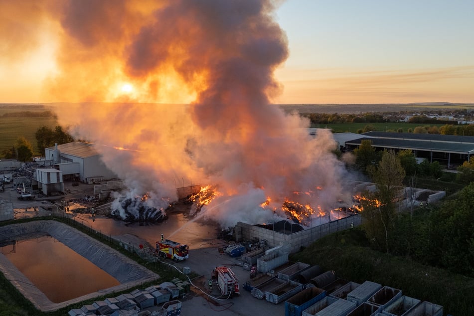 Aufnahmen von oben zeigen das Ausmaß des Brandes.
